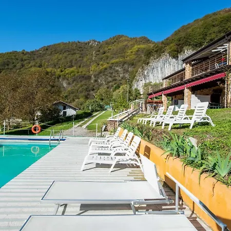 Beautiful Chalet With Swimming Pool In Lombardy 马罗内