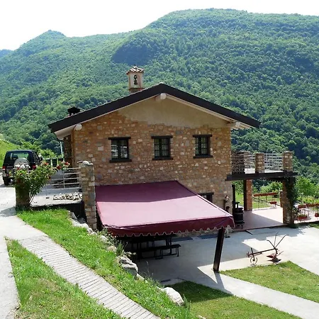 Beautiful Chalet With Swimming Pool In Lombardy 木屋 *