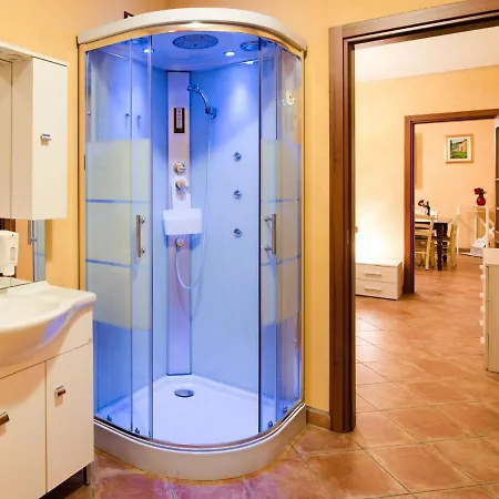 Beautiful Chalet With Swimming Pool In Lombardy 马罗内