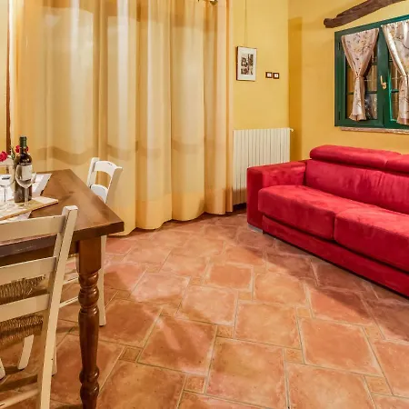 Beautiful Chalet With Swimming Pool In Lombardy 木屋 *