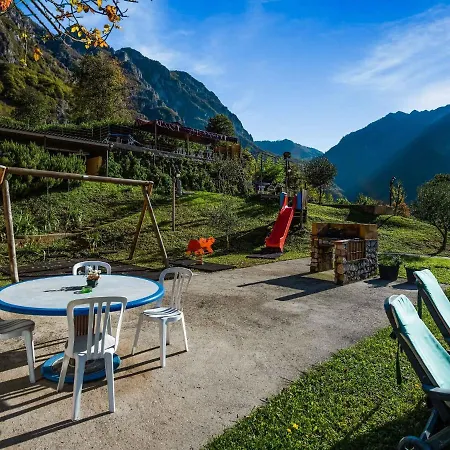 Beautiful Chalet With Swimming Pool In Lombardy 木屋 马罗内