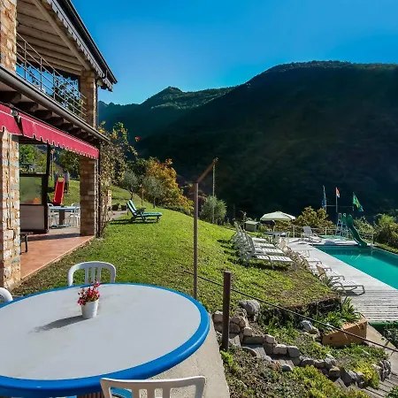 Beautiful Chalet With Swimming Pool In Lombardy 木屋 马罗内